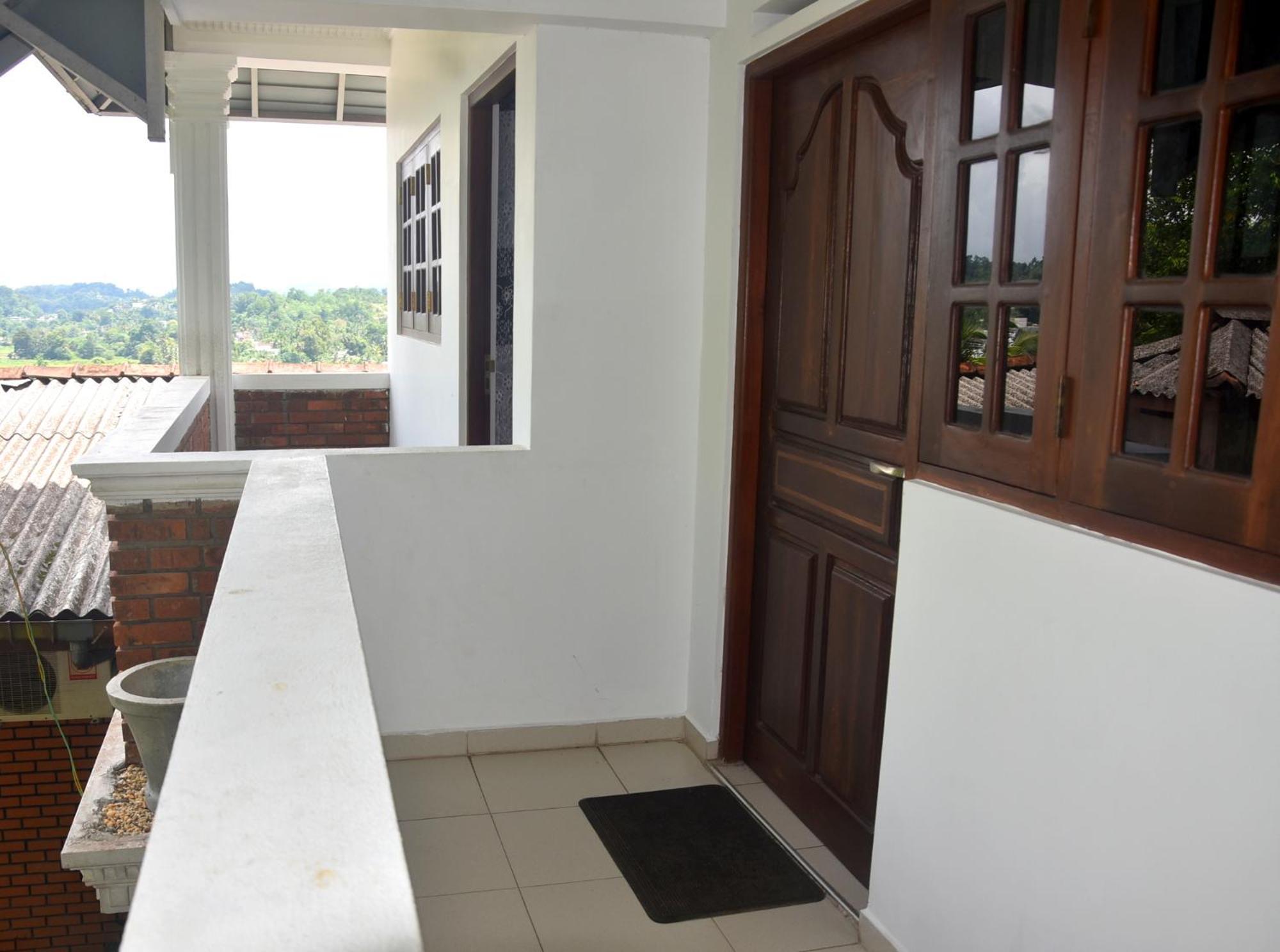 Rathna Gems Halt Hotel Ratnapura Exterior photo